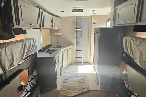 Steven's Regency RV Fx 1800 Toy Hauler