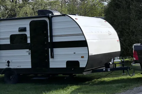 Jeremiah's Airstream 17 bhc Travel Trailer