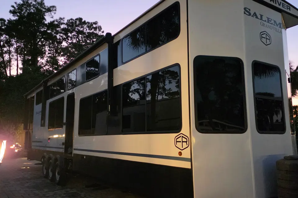 Raul's Salem veranda 42" Veranda 42 Travel Trailer