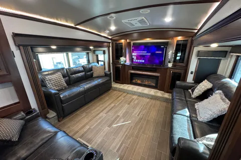 Westland 2019 Jayco Pinnacle Fifth Wheel