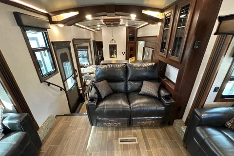 Westland 2019 Jayco Pinnacle Fifth Wheel