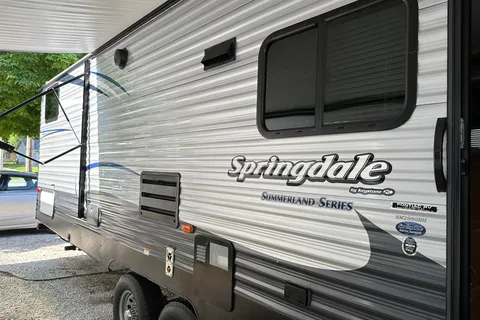 2017 Keystone Summerland 2980BH Sleeps 9!!
