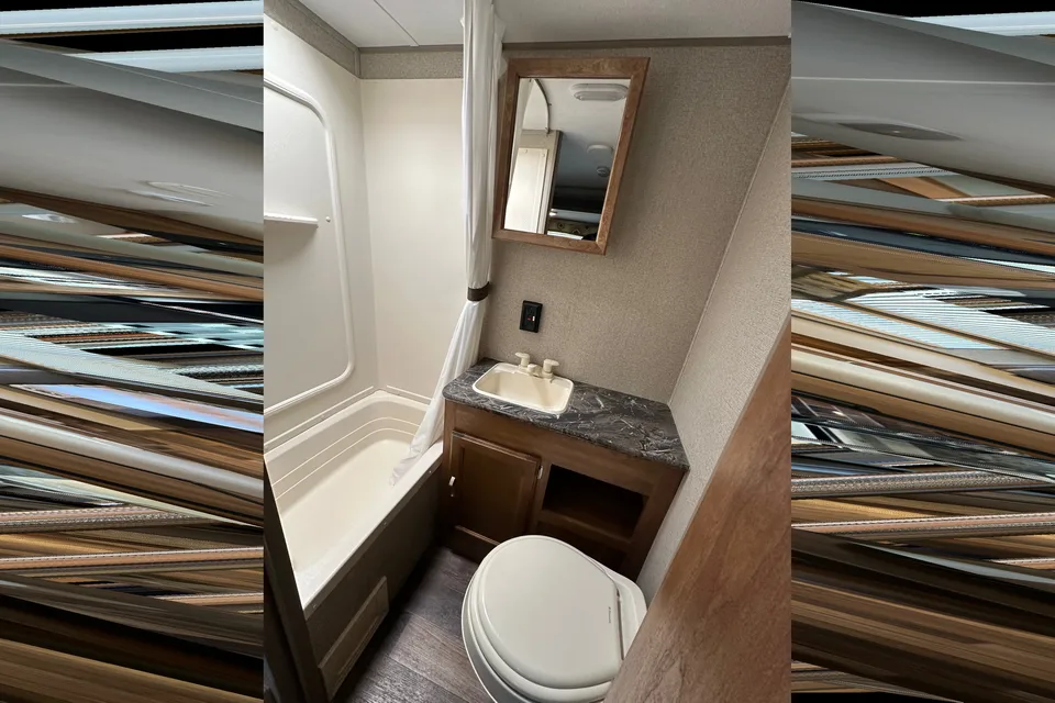 2017 Keystone Summerland 2980BH Sleeps 9!!