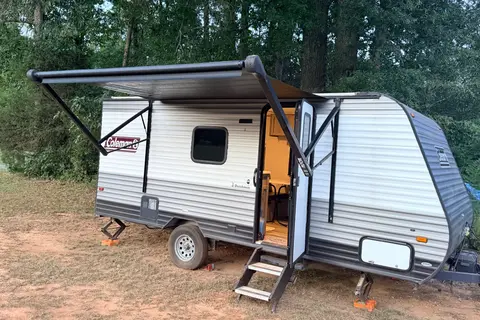 Hughes family cuddly Coleman 17b Travel Trailer