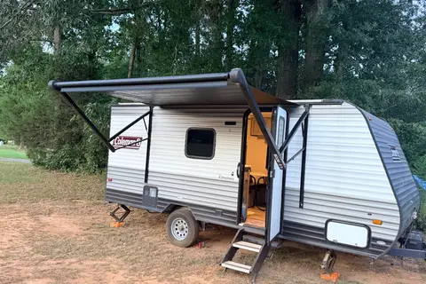 Hughes family cuddly Coleman 17b Travel Trailer