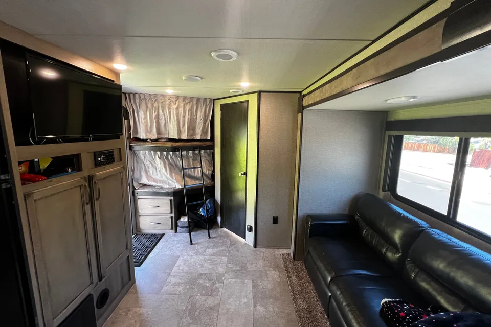 Brandon's Grand Design Bunkhouse