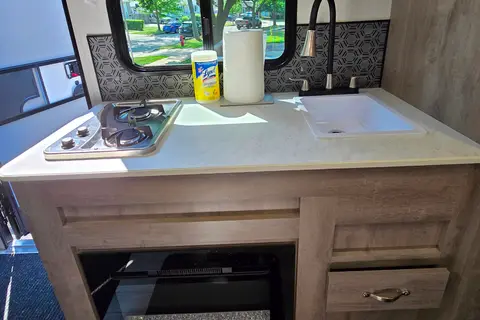 Koungrith's Cruiser RV AVENIR Travel Trailer