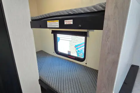 Koungrith's Cruiser RV AVENIR Travel Trailer