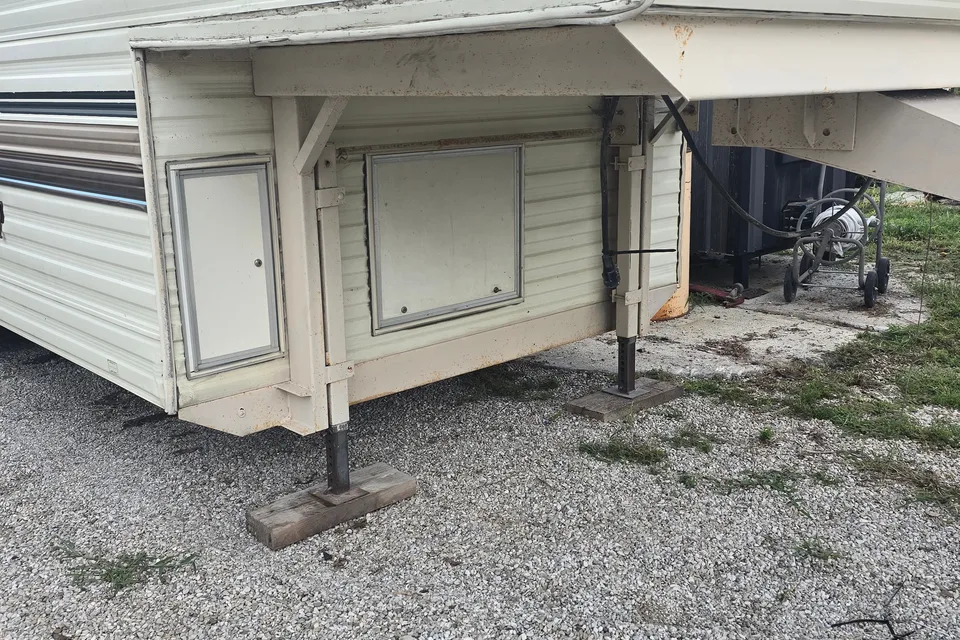 Lisa's fleetwood Wilderness Fifth Wheel
