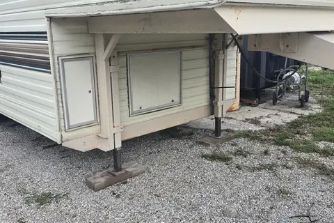 Lisa's fleetwood Wilderness Fifth Wheel