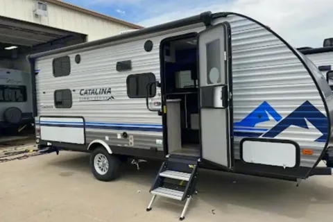 'Cat' the 2022 Coachmen Catalina Summit ACO900