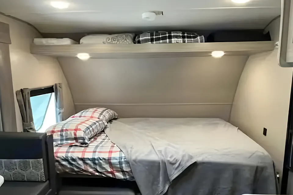 'Cat' the 2022 Coachmen Catalina Summit ACO900