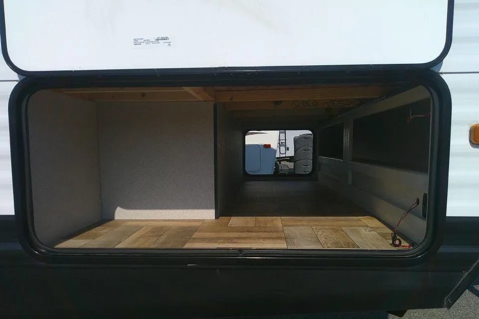 Max’s Shasta 26DB Travel Trailer