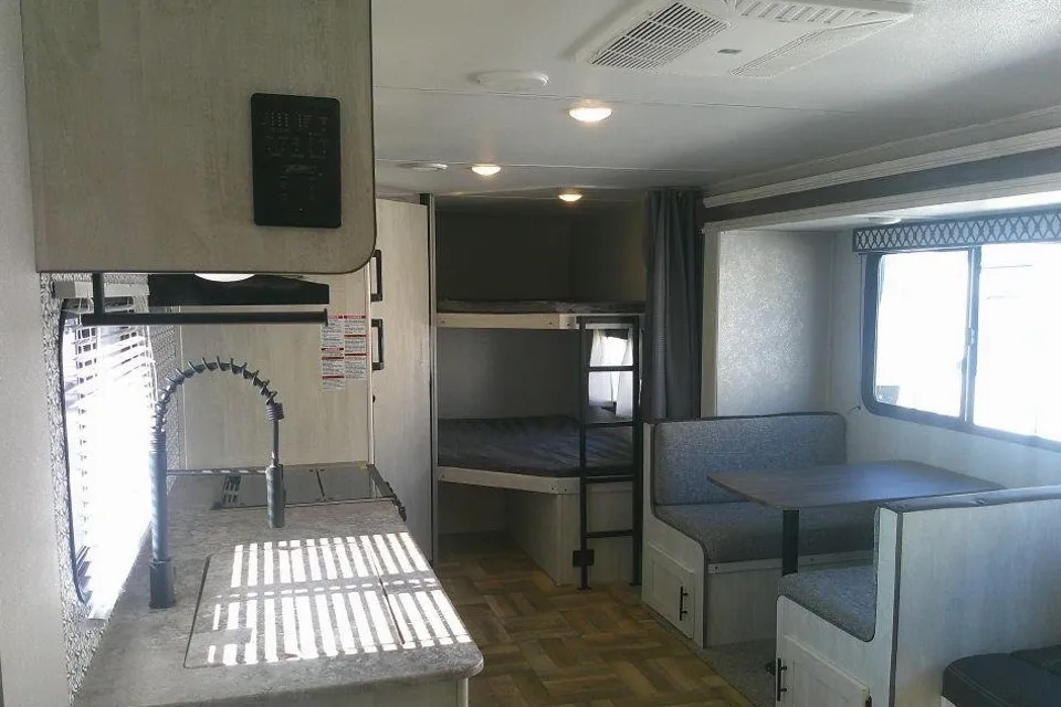 Max’s Shasta 26DB Travel Trailer