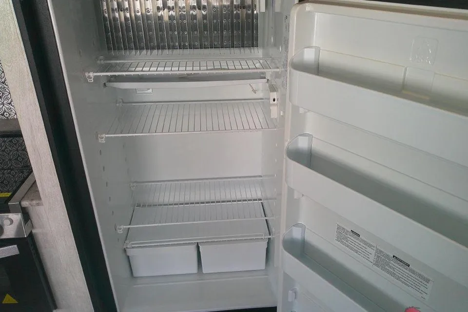 Max’s Shasta 26DB Travel Trailer
