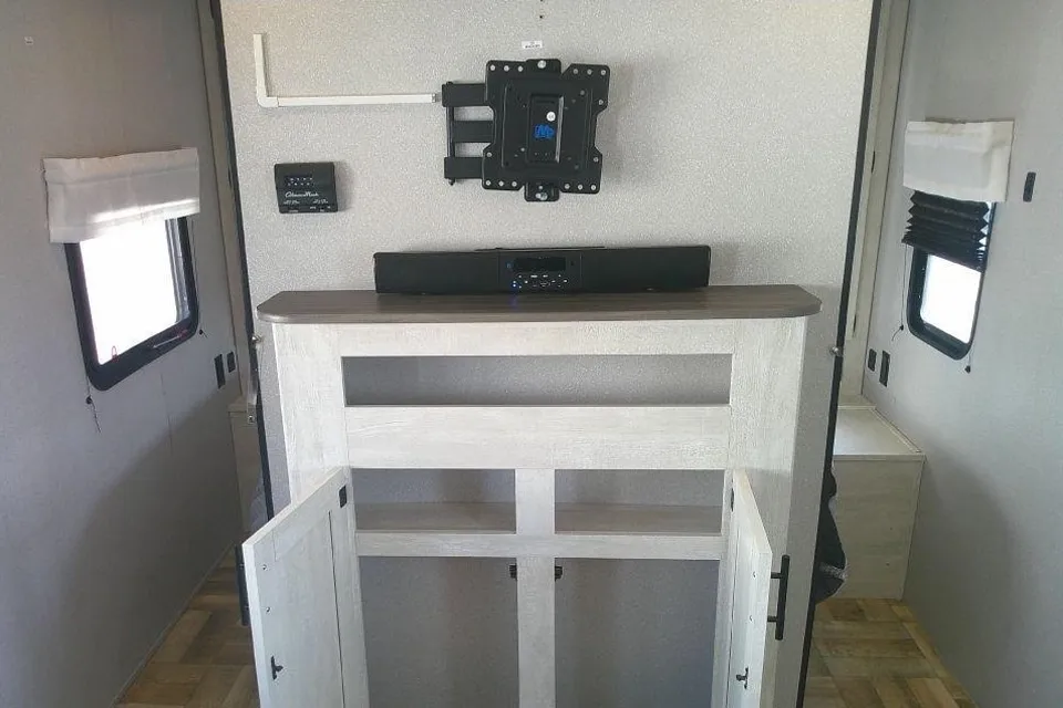 Max’s Shasta 26DB Travel Trailer