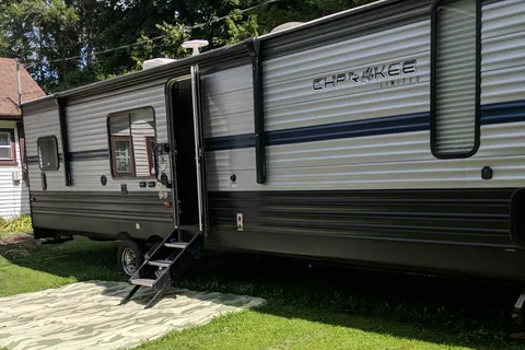 Family friendly toy hauler 