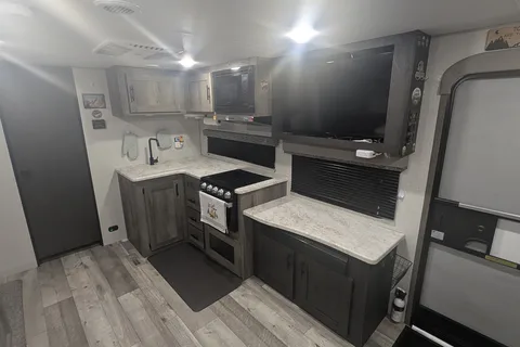 Robert's 2021 KZ Sportsmen 281bhse Travel Trailer