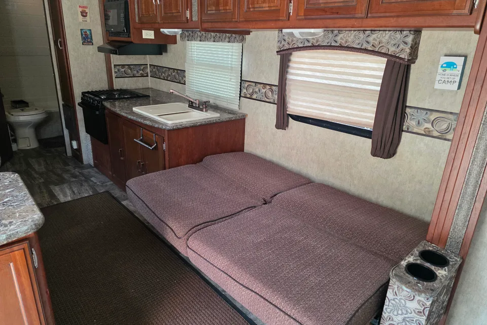 Ashleigh's Passport 28BS Travel Trailer