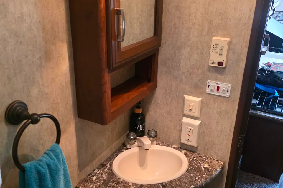 Ashleigh's Passport 28BS Travel Trailer