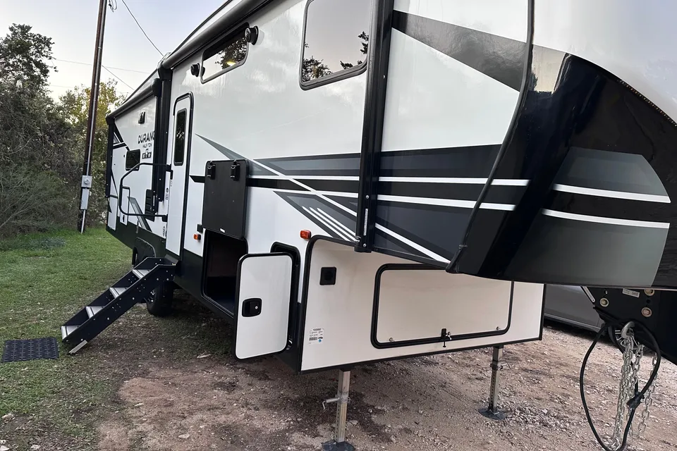 Lee’s KZ Durango half ton Fifth Wheel