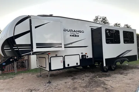 Lee’s KZ Durango half ton Fifth Wheel