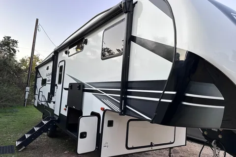 Lee’s KZ Durango half ton Fifth Wheel