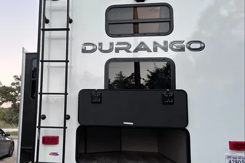 Lee’s KZ Durango half ton Fifth Wheel