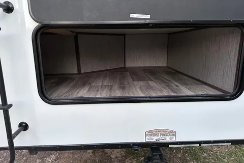 Lee’s KZ Durango half ton Fifth Wheel