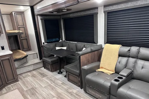 Lee’s KZ Durango half ton Fifth Wheel