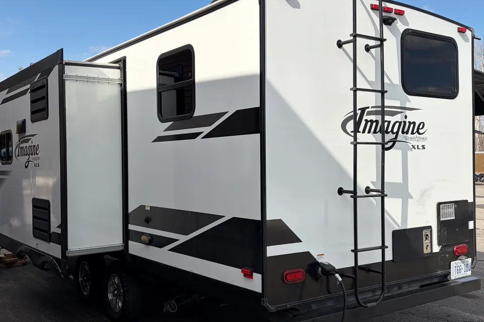 Pascale's Grand Design 2021 Grand Design Imagine XLS 23BHE Travel Trailer