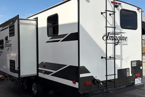 Pascale's Grand Design 2021 Grand Design Imagine XLS 23BHE Travel Trailer