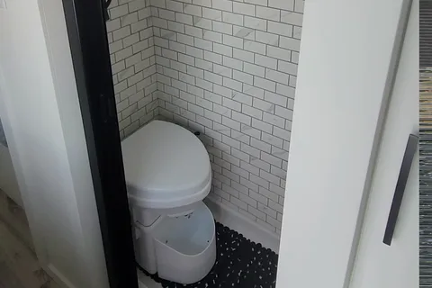 Cozy custom crafted van with Shower, Toilet, A/C , Heat, Solar and more