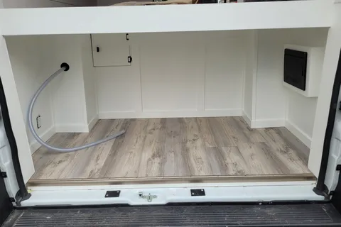 Cozy custom crafted van with Shower, Toilet, A/C , Heat, Solar and more
