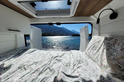 Cozy custom crafted van with Shower, Toilet, A/C , Heat, Solar and more