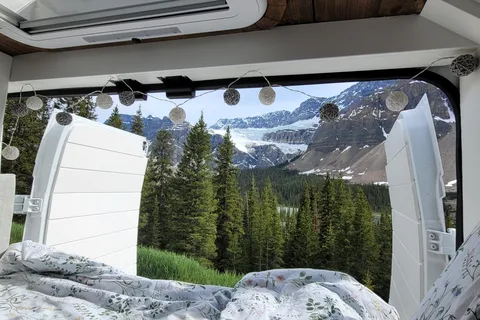 Cozy custom crafted van with Shower, Toilet, A/C , Heat, Solar and more