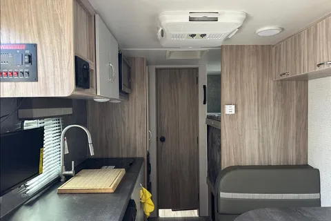 GVK's Winnebago Micro Minnie 1700bh Travel Trailer