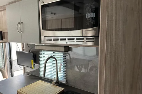 GVK's Winnebago Micro Minnie 1700bh Travel Trailer