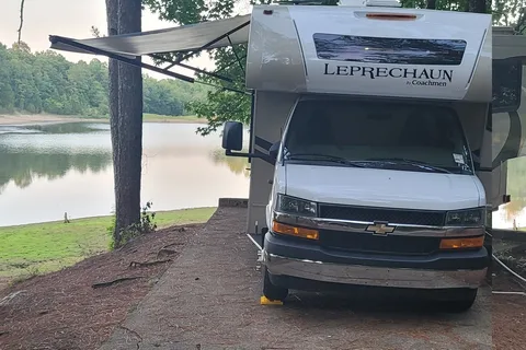 ron 's Coachmen leprachan Class C