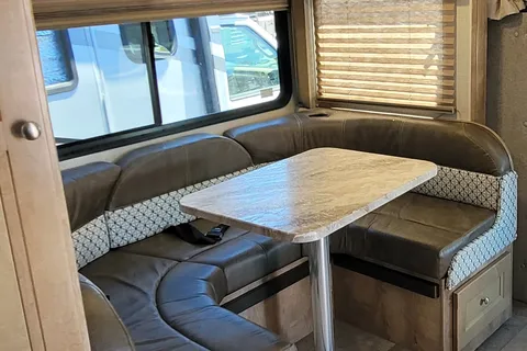 ron 's Coachmen leprachan Class C