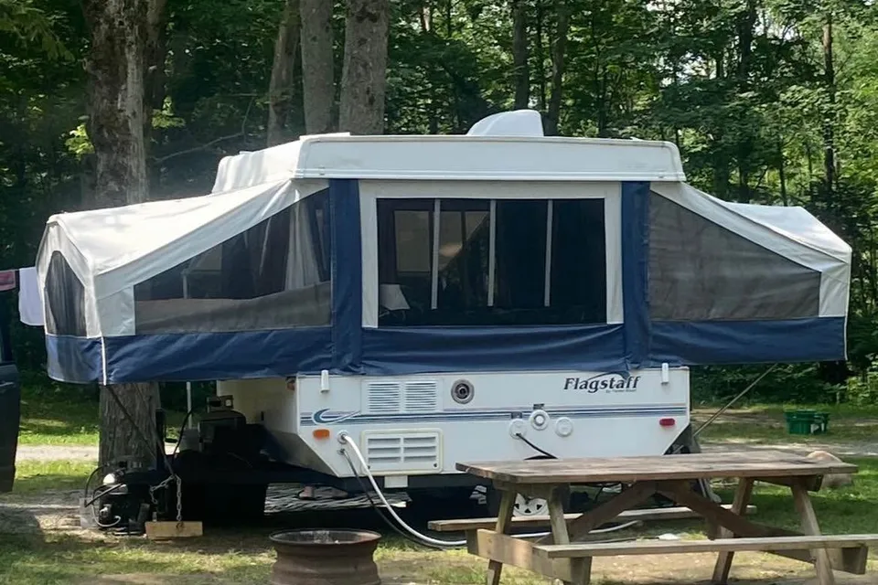 Luc's Flagstaff Star raft Tent Trailer