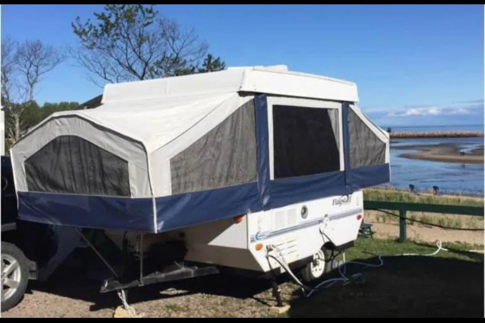 Luc's Flagstaff Star raft Tent Trailer