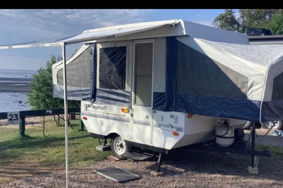 Luc's Flagstaff Star raft Tent Trailer