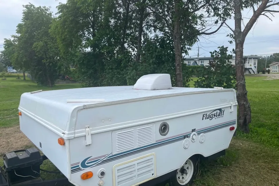Luc's Flagstaff Star raft Tent Trailer