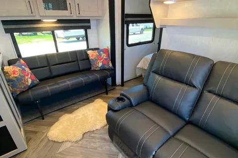 Heartland T333 Travel Trailer / Toy Hauler