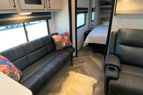 Heartland T333 Travel Trailer / Toy Hauler