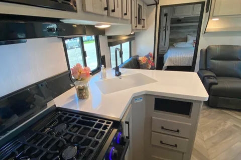 Heartland T333 Travel Trailer / Toy Hauler