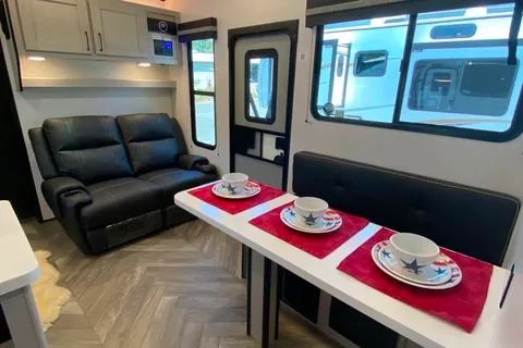 Heartland T333 Travel Trailer / Toy Hauler