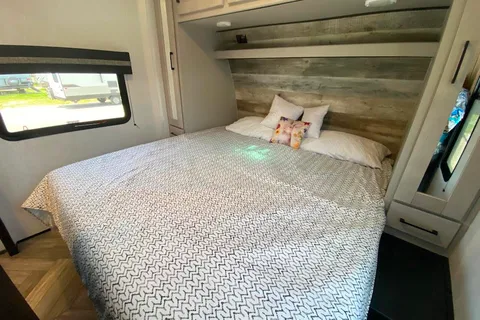 Heartland T333 Travel Trailer / Toy Hauler