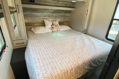 Heartland T333 Travel Trailer / Toy Hauler